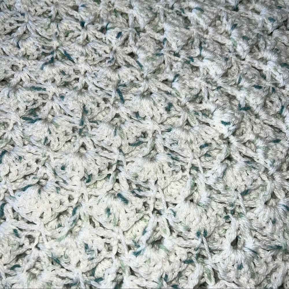 Crochet Shell Pattern Throw Blanket - Picture 3 of 5